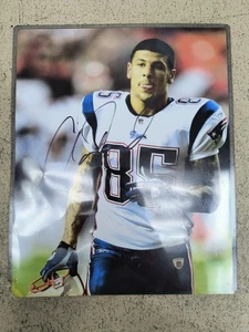 AARON HERNANDEZ New England Patriots foto firmata 8x10 autografata COA - Foto 1 di 7