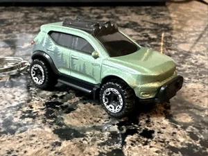 Hot Wheels Volvo XC40 Ricarica Verde Chiaro Borchie Fango 2023 Portachiavi Personalizzato LOOSE - Foto 1 di 6