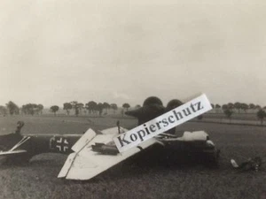 Stuka Junkers Ju 87 überschlagen mit Bomben Frankreich 1940 Luftwaffe bei Guines - Bild 1 von 3