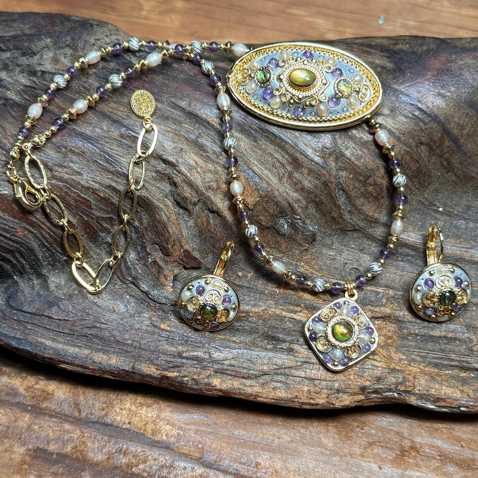 Juego de collar, pendientes y alfileres Michal Golan chapado en oro de 24 quilates de perlas amatista Foto 1 de 4