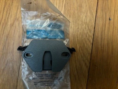 Soporte de montaje de cubierta de equipaje Ford Taurus Wagon 1986 nuevo de lote E6DZ-74454A68-A Foto 1 de 2