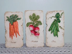 SET/3 HANGING VEGETABLE WALL DECOR PLAQUE SIGN KITCHEN GARDEN CARROT PEA RADISH - Picture 1 of 3