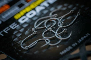 Guru Super XS Eyed Hooks BARBLESS NEW *ALL SIZES* PTFE Coated - Picture 1 of 3