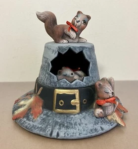 Statuina ceramica cappello pellegrino scoiattolo bambino Ringraziamento - Adorabile! - Foto 1 di 9