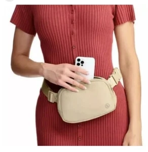 LOLE Unisex One Size Tan Belt Bag, Adjustable Crossbody Waist Bag, Purse Handbag - Picture 1 of 7