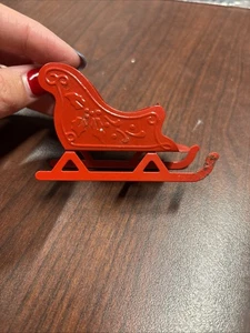 Vintage Weihnachtsdorf rot Metall 2 "x 3" Schlitten Figur - Bild 1 von 4