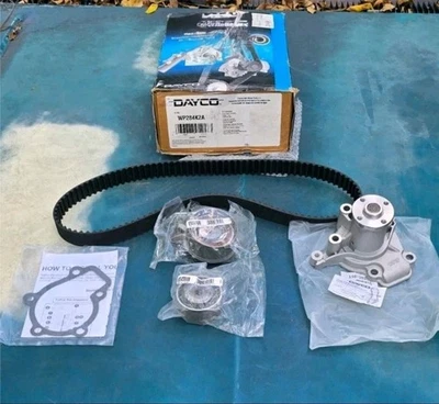 Kit de correa de distribución de motor con bomba de agua Dayco WP284K2A Foto 1 de 4