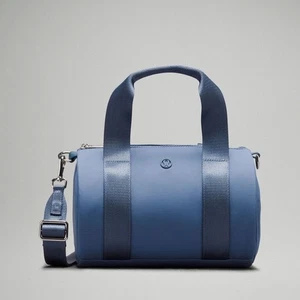 Nuevo con etiquetas Lululemon Tejido Nylon Mini Barril Lona 5L - Azul Oasis (LU9BRAS OASB) - Imagen 1 de 4