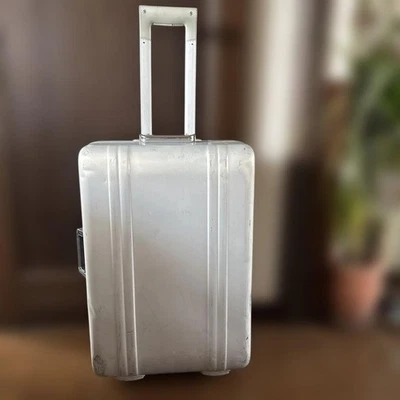 Zero Halliburton Aluminum Silver 6-wheels Carry Case Suitcase - Image 1 of 4