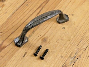 CAST IRON HANDLE RUSTIC DRAWER PULL 5 1/4" LONG W/ SCREWS PULLS HANDLES CABINET - Picture 1 of 10