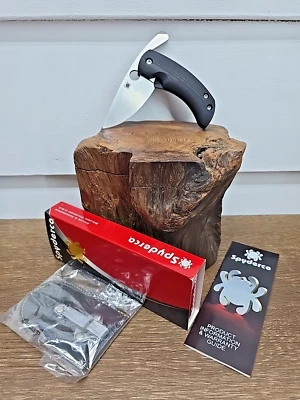 Carpeta de fricción Spyderco 2,84" VG-10 borde liso G10 manijas negras C167GP con bolsa Foto 1 de 4