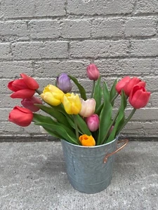 Vintage Artificial Tulip Plastic Flowers With Vase Country Style - Afbeelding 1 van 9