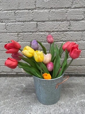 Flores de plástico de tulipán artificial vintage con florero estilo campestre Foto 1 de 4