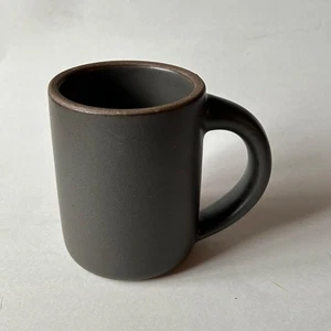 Taza de cerámica East Fork Tracksmith, esmalte Char - Imagen 1 de 6