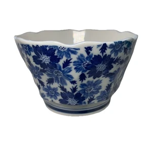 Tazón de arroz festoneado vintage OMC Japón flores azules blancas de porcelana - Imagen 1 de 5