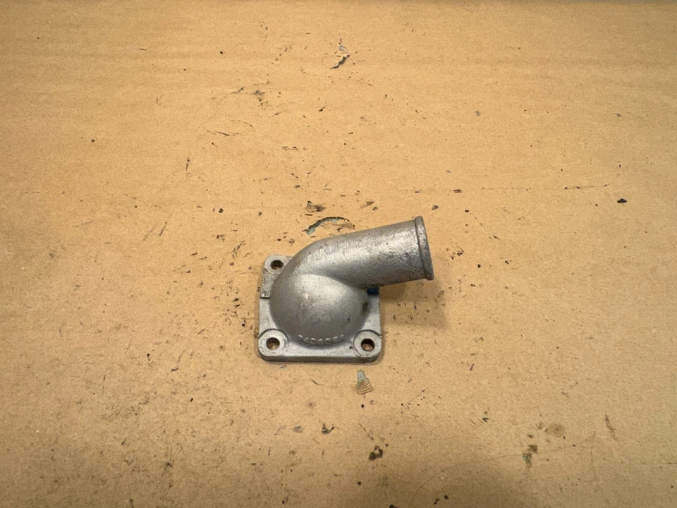 Jaguar XJS 5.3L V12 RH Thermostat Housing Cover OEM PN C42606 - Image 1 of 4