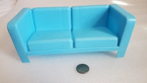 Vintage 1973 Barbie Stadthaus blau Sofa Möbel Set Kunststoff - Bild 1 von 3