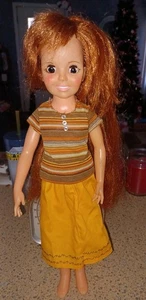 VINTAGE IDEALE CRISSY PUPPE MIT FUNKTIONIERENDEN HAAREN & OUTFIT SCHÖNER ZUSTAND  - Bild 1 von 7