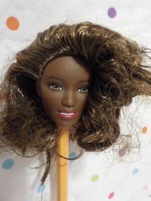 NUEVA Hermosa Cabeza de Muñeca Barbie, Afroamericana,, Cara Bonita, Mattel, ÚNICA EN SU CLASE Foto 1 de 3