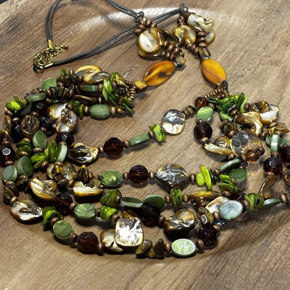 Precioso Collar Estilo Boho Multi Hilos, Acrílico, Vidrio, Concha, Piedra, Madera. Foto 1 de 4