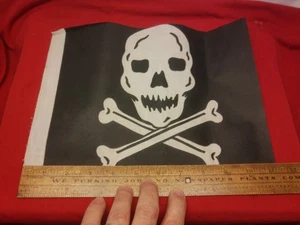 Vintage Jolly Roger bandiera pirata teschio e ossa incrociate tela 11" x 9" Halloween  - Foto 1 di 4