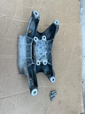 2013 2014 2015 2016 AUDI S4 A4 A5 S5 TRANSMISIÓN SOPORTE DE MONTAJE TRAVESAÑO Foto 1 de 4
