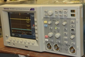 TEKTRONIX TDS 3032C 300MHz 2.5GS/s Digital Phosphor Oscilloscope Passes Selftest - Picture 1 of 5