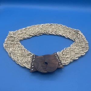 Cinturón de mujer con cuentas blanco y madera 35 pulgadas - Imagen 1 de 10