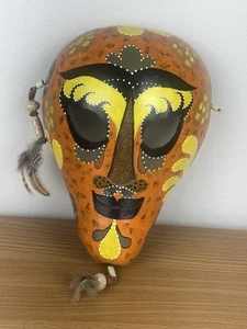 Tiki Mask Wooden Wall Hanging Tribal Hand Carved Painted Colorful Signed - Foto 1 di 12