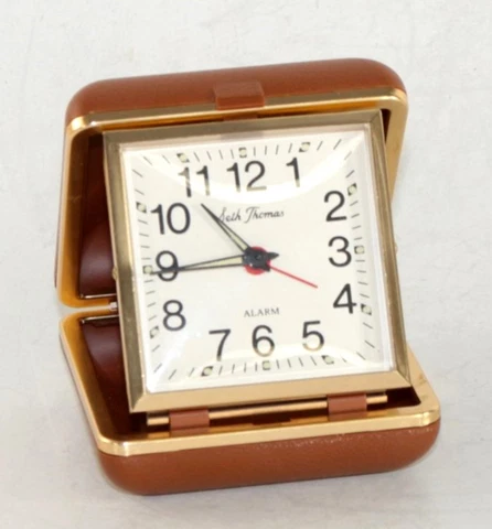 SETH THOMAS TRAVEL ALARM CLOCK - BROWN - RUNS - KK399 Cover