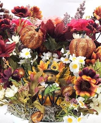 Pavo festivo/sombrero de peregrino/acentos de otoño cuenco de melamina/calabazas brillantes/bellotas Foto 1 de 4