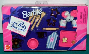 NUEVO 1995 BARBIE PRETTY TREASURES JUEGO DE HORNEAR ACCESORIOS: CORTADORES DE GALLETAS + ¡MÁS! - Imagen 1 de 4