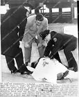 Crp-66541 1958 True Crime Police Examine Body Of Cecil B Rose Long Beach Ny Crp-
