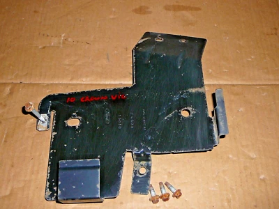 Ford Crown Victoria 2010 soporte de montaje de computadora de control de motor con pernos OEM Foto 1 de 3