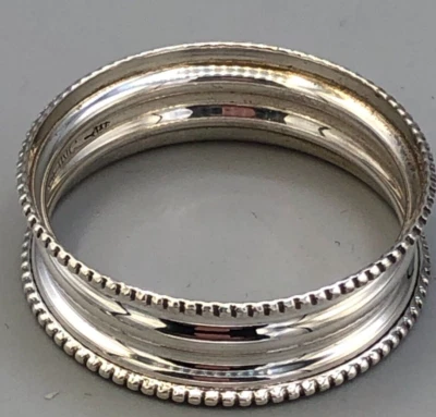 Anillo servilletero de plata esterlina Webster 1/2" de ancho, borde con cuentas Foto 1 de 4
