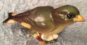 Beautiful Beswick Greenfinch #2105 Porcelain Bird Figurine - Picture 1 of 8