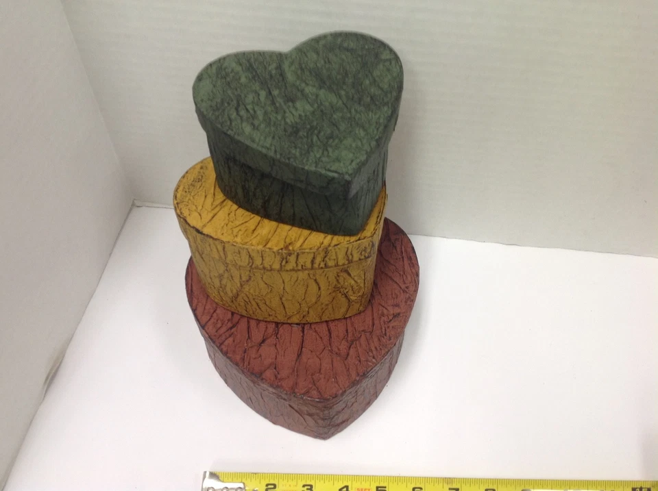 Valentine Ward Nesting Boxes W/Tops - Set Of 3 Red Gold Green Heart Shaped New.  - Image 1 of 4