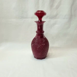 Vintage ruby red faceted glass decanter with hobnail body and starburst base. - Picture 1 of 11