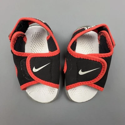 Sandalias deportivas ajustables Nike negras y rojas para agua talla 5C Foto 1 de 4