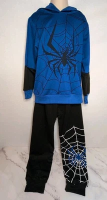 男孩套装连帽和裤子带蜘蛛/网络印花黑色和蓝色年龄 6-7 — 第 1/4 张图片