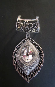 Joyería De Pañuelo Hoja Ciselee Con Piedra Blanco - Imagen 1 de 1