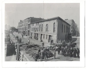 Schwarzweiß Foto um 1914 Ansicht von Buffalo NY River Docks, Gebäuden, Holzwagen - Bild 1 von 2