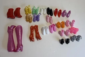 Riesiges Konvolut Vintage Barbie (und andere Puppen) Schuhe/Stiefel - - Bild 1 von 9