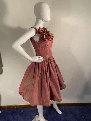 Vestido de fiesta retro estilo años 50 rosa piel de tiburón tafetán de Shantel Regier talla 6 Foto 1 de 4
