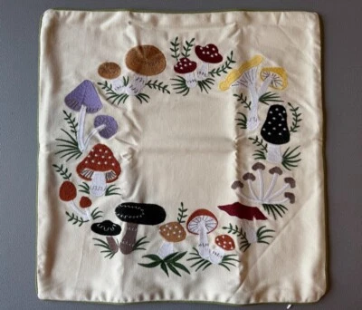 ¡Nuevo! Juego de 2 fundas de almohada coloridas para hongos 18x18 Foto 1 de 4