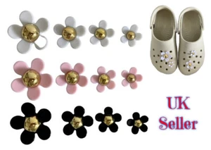 4 x Charm scarpa fiore margherita bianco rosa nero oro VENDITORE UK π¬π§ - Foto 1 di 8