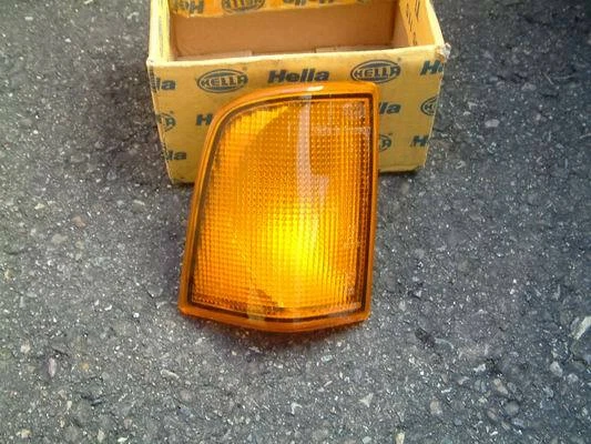 1 neuer rechter Hella Frontblinker  passend  für Jetta 1   ( Rar, Oldschool ) - Bild 1 von 1