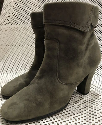 Wm AEROSOLE AEROLITE Gray Suede Fold Over Cuff Ankle Heel Side Zip Booties Sz 7M - Imagem 1 de 4