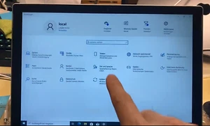 Microsoft Surface Pro 5 1796 i5-7300u 4GB 128GB 12.3" Win 10 plata parcialmente defectuoso - Imagen 1 de 11