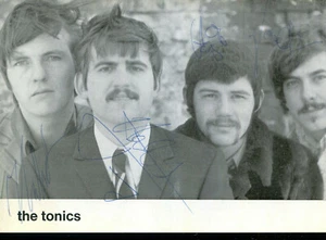 The TONICS : signierte (!) original Autogrammkarte (deutscher Beat 1967) - Picture 1 of 2